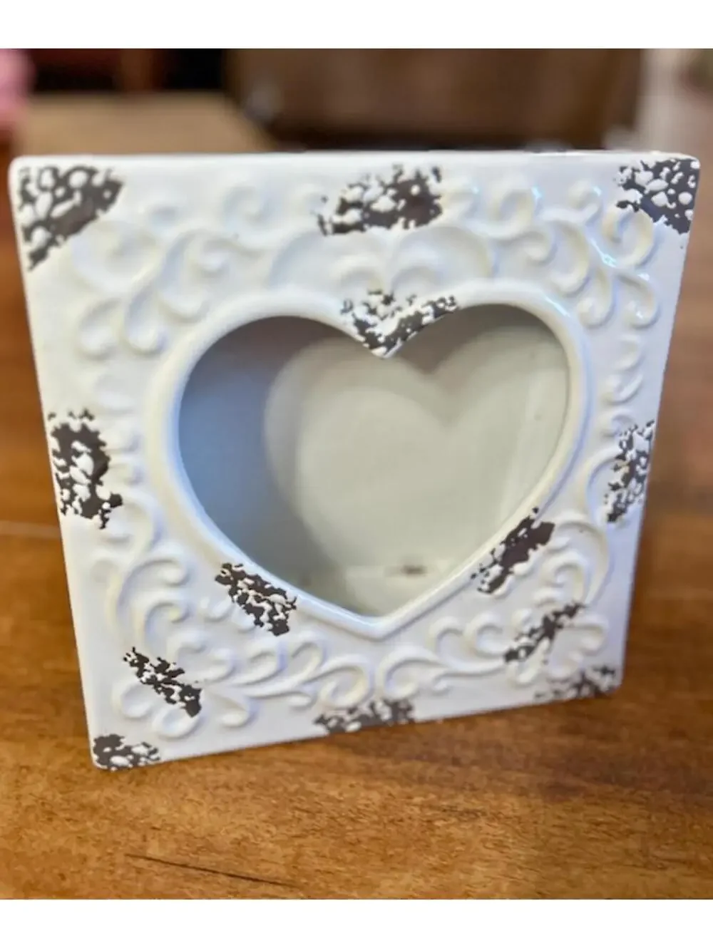 White Ceramic Heart-Shaped Photo Frame with Decorative Embossing